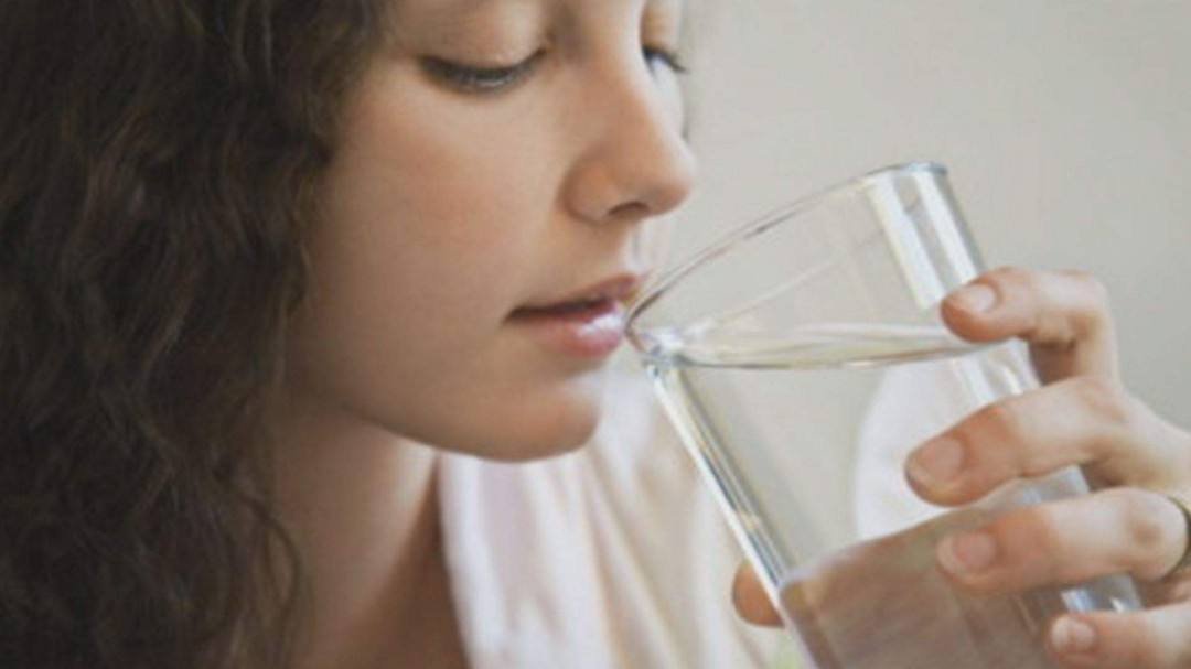 晚上睡覺口干舌燥是什么原因？可能不止是缺水這么簡單哦！