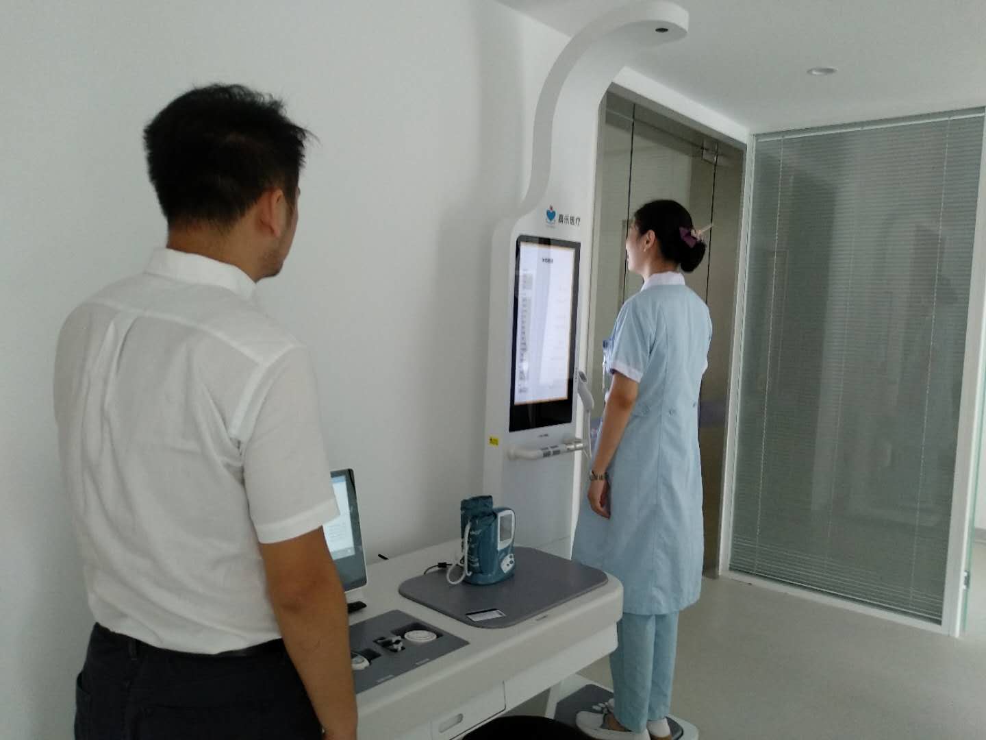 康養(yǎng)社區(qū)中的健康管理設(shè)備有哪些？健康一體機(jī)適合康養(yǎng)社區(qū)嗎？